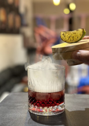 Réservation d'une table dans un salon de thé pour un goûter  